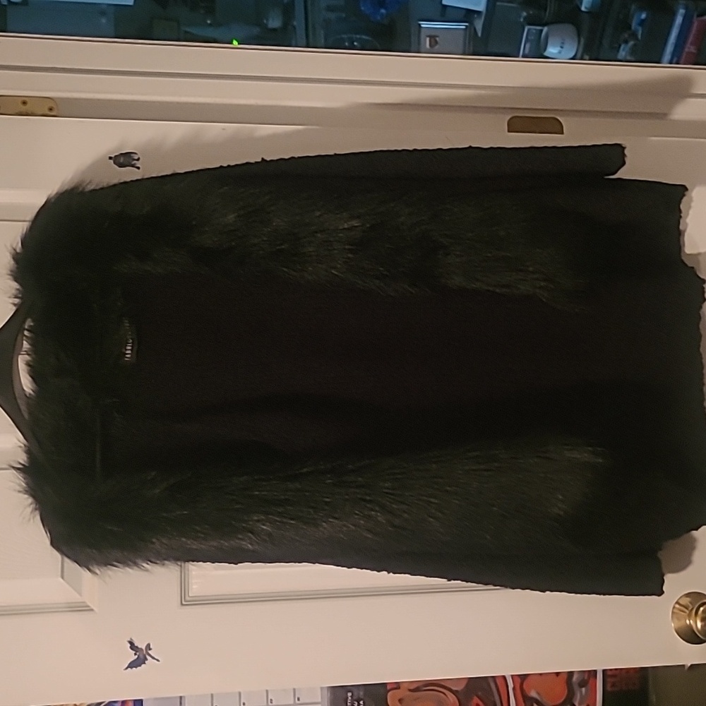 Donna Solyers black fur long sleeve pullover coat